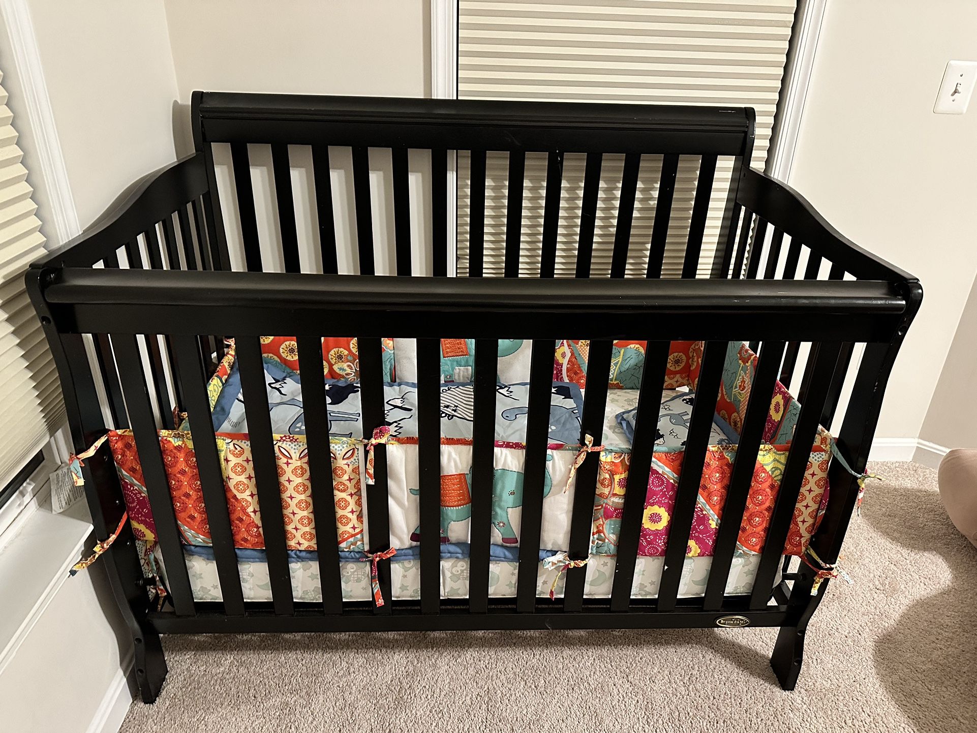 Baby Crib With Mattress And Guardrails Cover