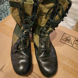 Army Boots (Size 8.5)