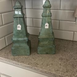 Set Of 2 Metal Decor Pieces $24