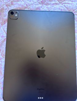 Black Apple iPad m4 ( brand new)