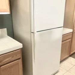 FREE DELIVERY 🚚😃Good working whirlpool refrigerator/freezer! 