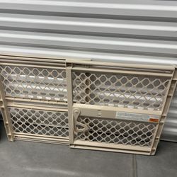 Cream Plastic Gate 
