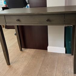 DESK WITH KEYBOARD TRAY! Great Condition $60