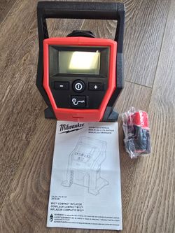 Milwaukee Electric Portable Inflator with 2.0 Ah Battery M12