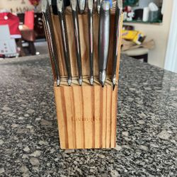 Complete knife set in good condition