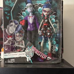 Monster High Ghoulia and SLO Mo