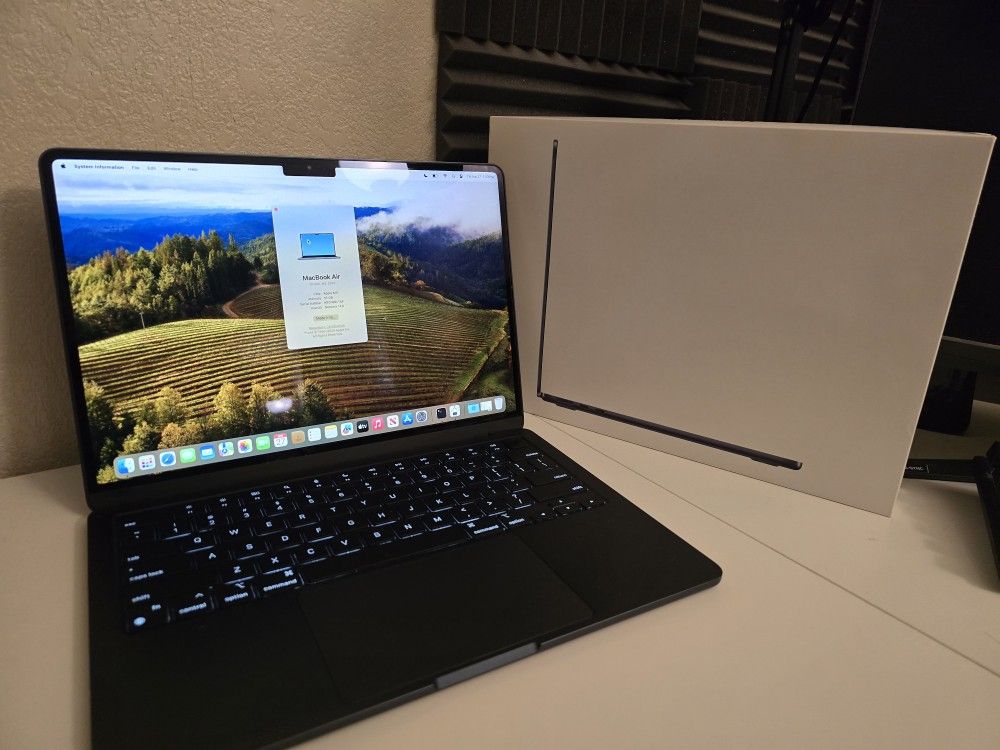 2024 Macbook Air M3 16GB Memory 100% Battery