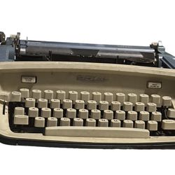 Vintage 1960's Portable Royal Safari Typewriter With Case Made In USA