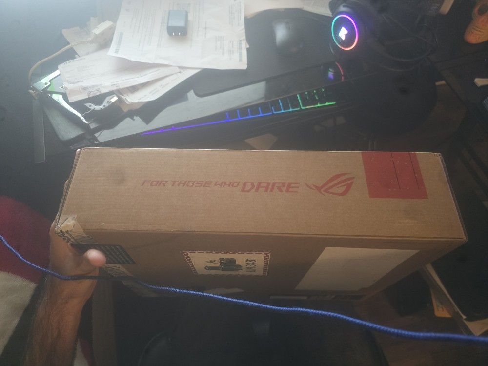 ASUS ROG Strix G18 gaming laptop.