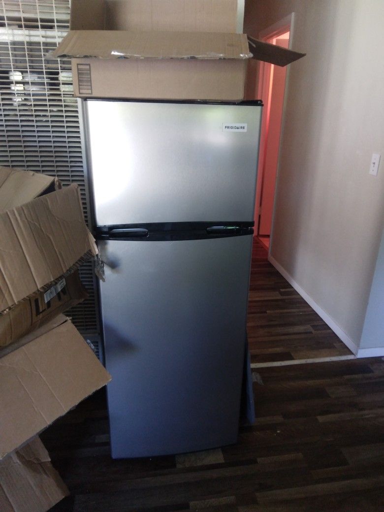 frigidaire Fridge Freezer Combo 