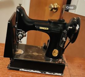 Vintage Singer Sewing Machine And Table