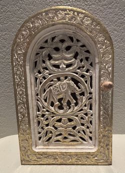  Carved Wooden, Elephant-Themed Key Hanger