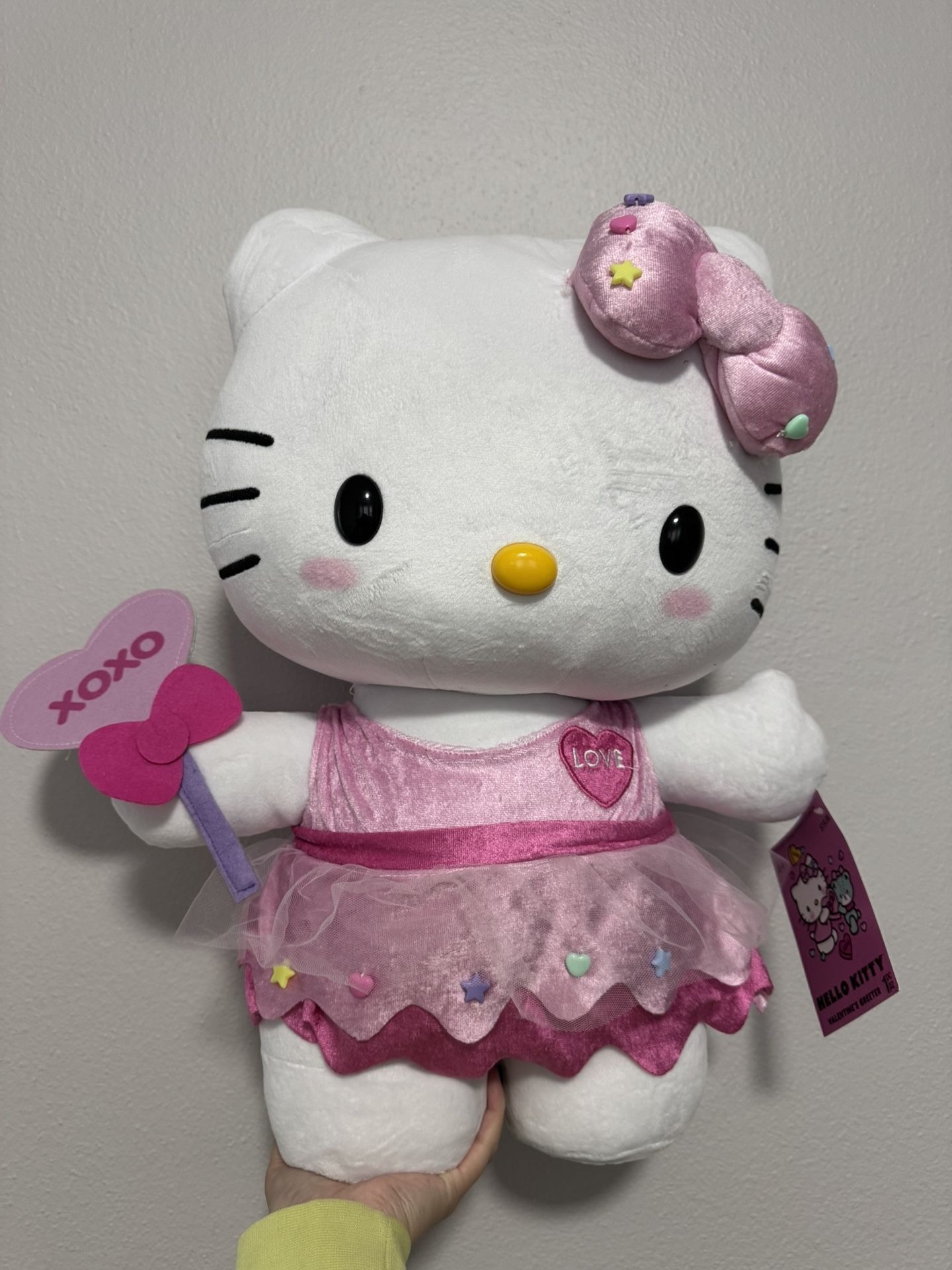 Hello Kitty Valentines Greeter