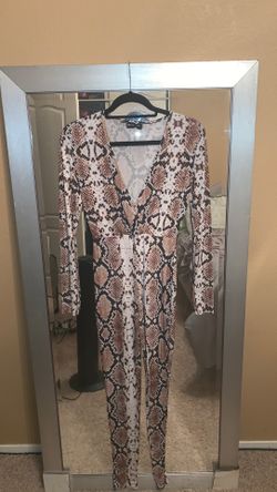Pretty little thing jumpsuit siZe 6