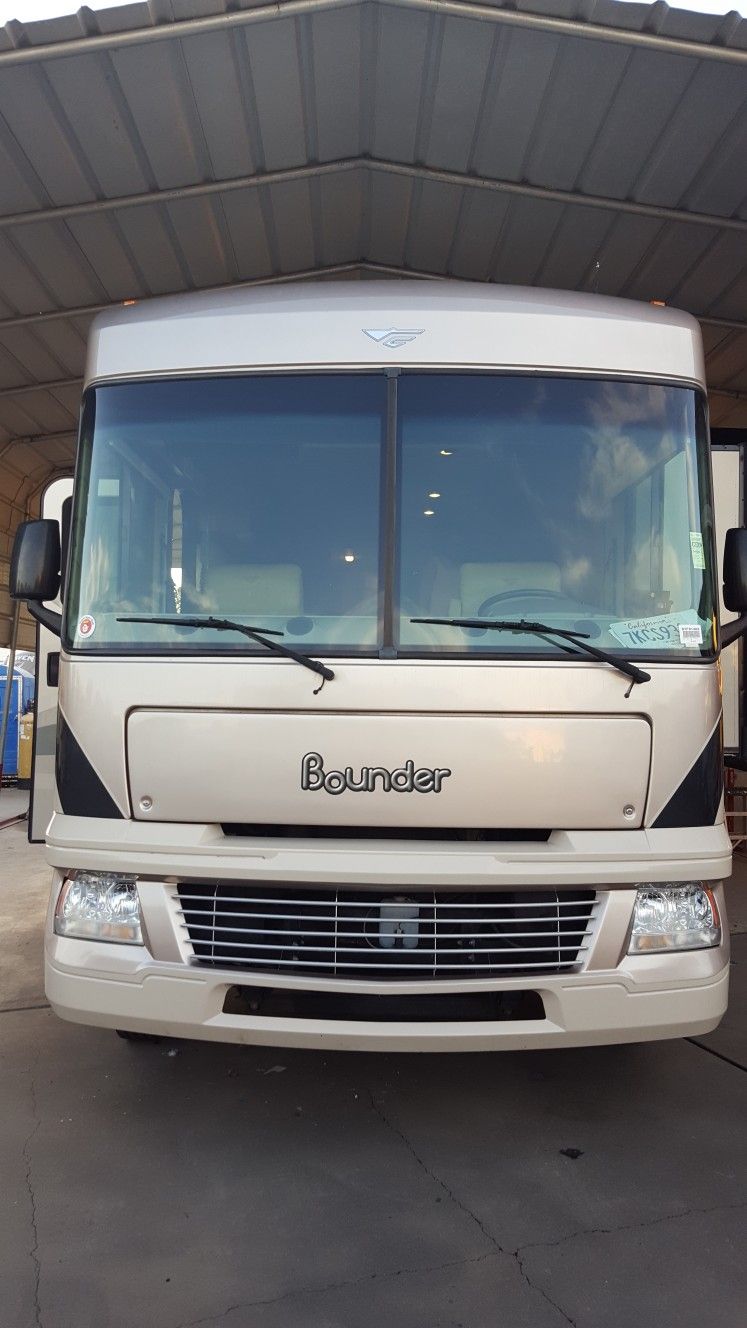 2011 Fleetwood Bounder classic 36R