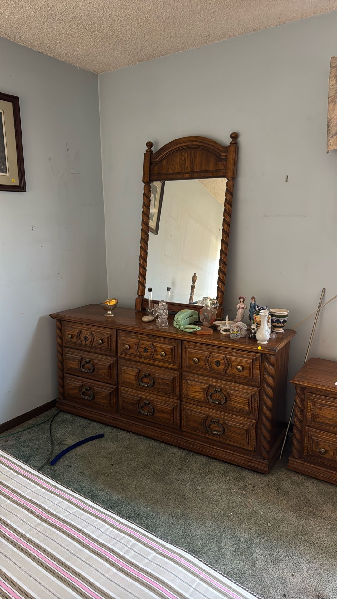 Dresser With Mirror
