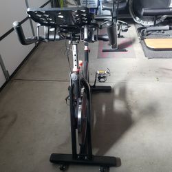 Indoor Cycling Stationary Exercice Bike .