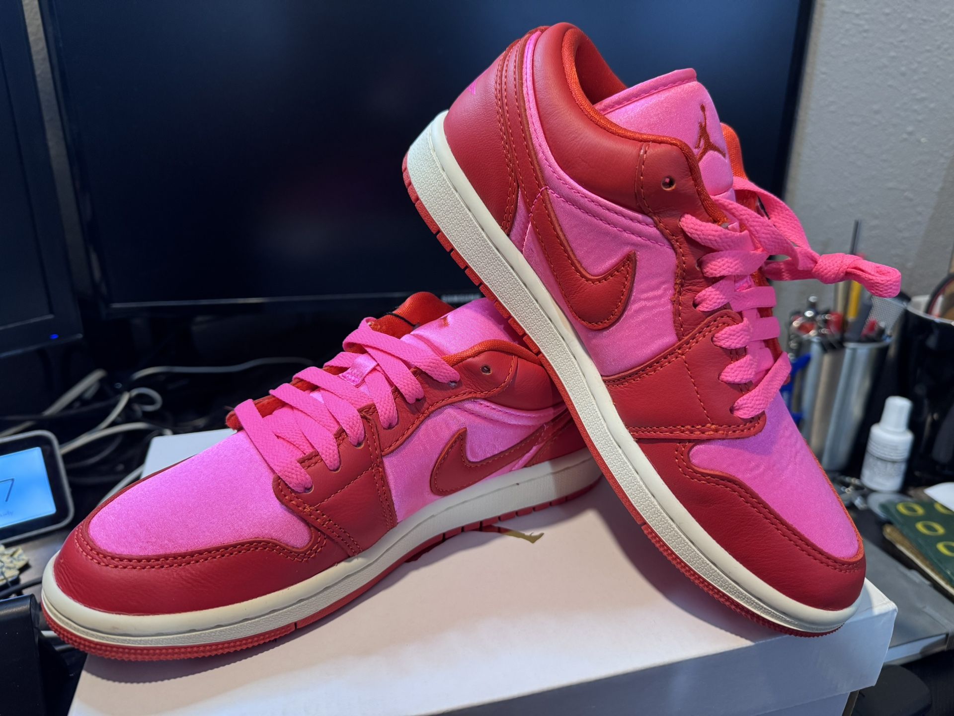 Nike Jordans - Ladies 7 - New In Box