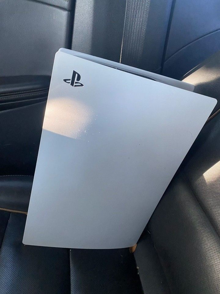 PS5 2 Controller 24inch Game Monitor
