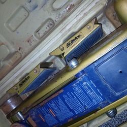 Hydraulic Jack with Case, similar to the one pictured
