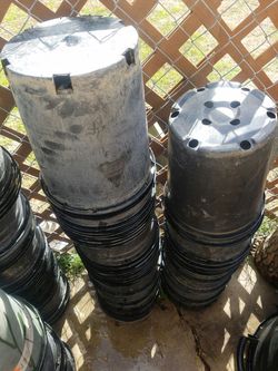 5 gallon black planting pots