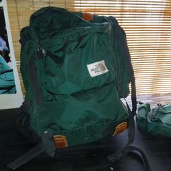 Vintage 90s The North Face hiking back pack backpack Awesome 
I've had this since te 90s 
It's amazing 
Everything is good on it
It's the toughest mos