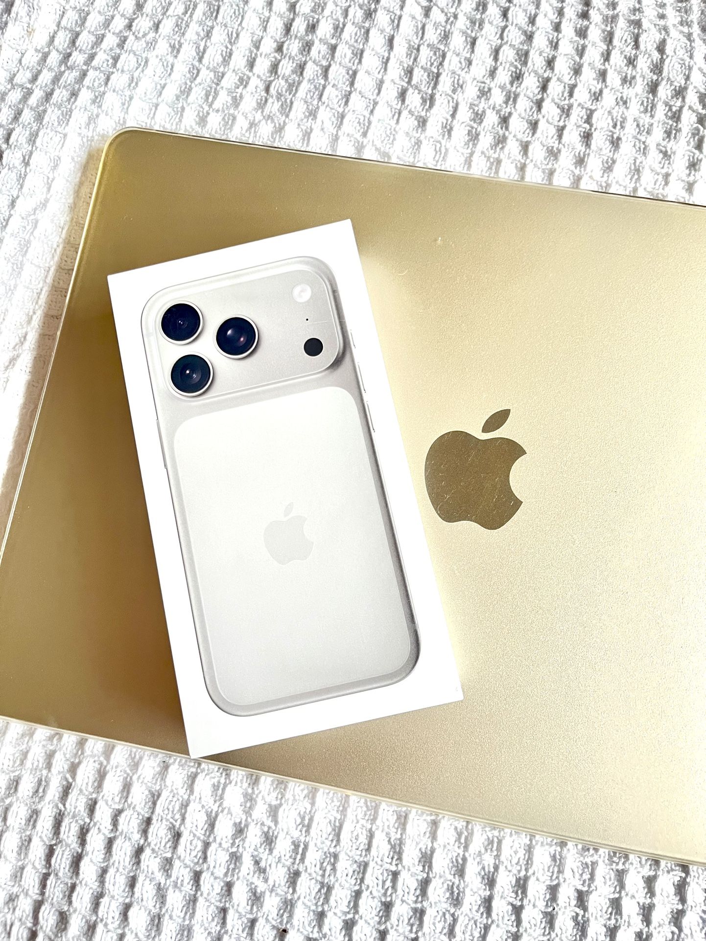 iPhone 17 PRO 256GB (UNLOCKED)
