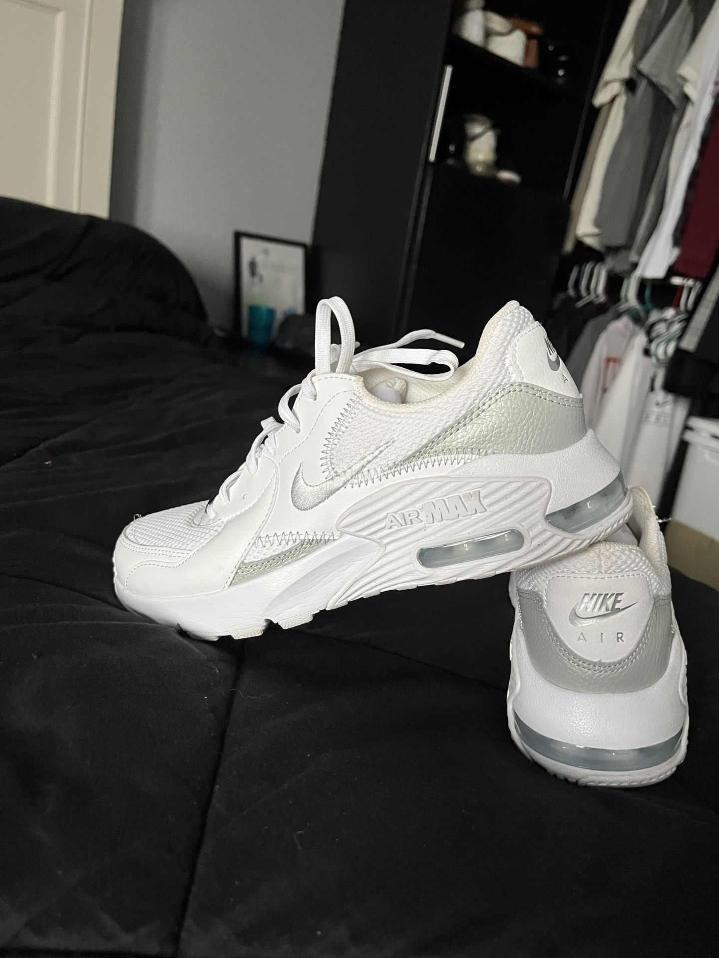 Women’s Nike Air max shoes (6.5) 