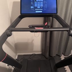 Peloton Tread 2023 Excellent Condition