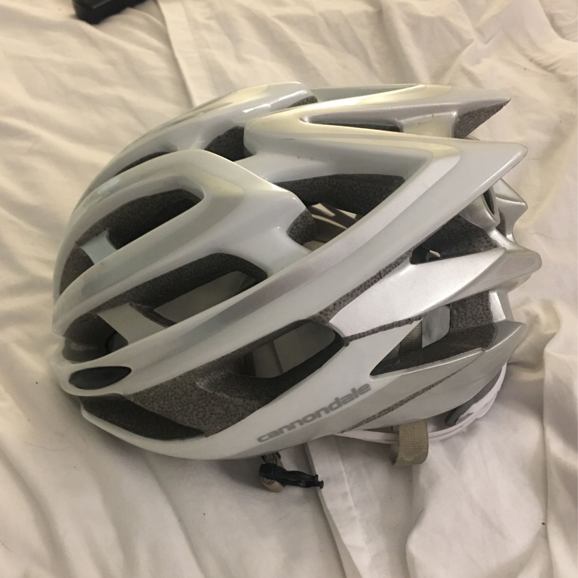 Cannondale Bike Helmet (excellent Condition)