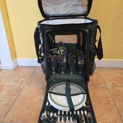 Insulated Picnic Trolley On Wheels, Complete With Setup For 4