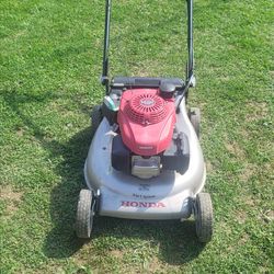 Honda 3-in-1 System Smart Drive Self-propelled Lawn Mower  (Good condition)