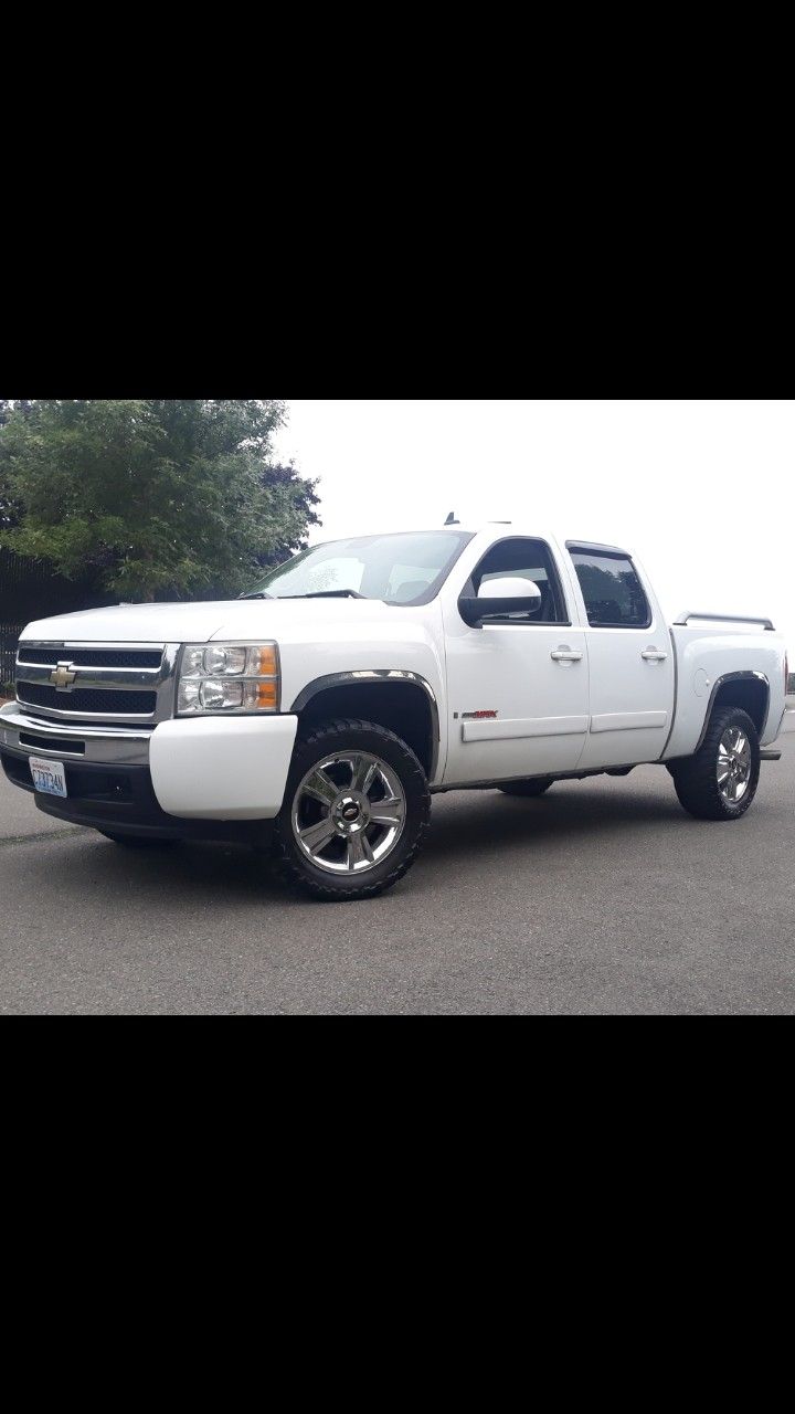 08 Chevy Silverado 4x4 vortec Max 6.0