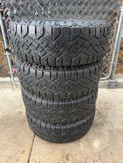 Set of 4 275/65/18 Goodyear