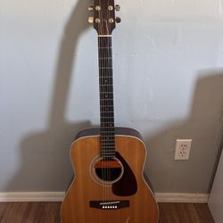 1973 Vintage Yamaha FG-200 Acoustic Guitar w/ gig bag and extra set D'Addario 80/20 bronze strings