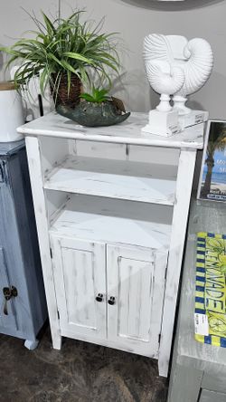 PRETTY STORAGE CABINET 