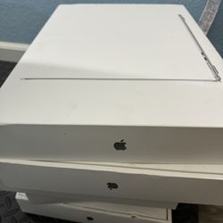 Macbook 13” m3 8gb 256gb