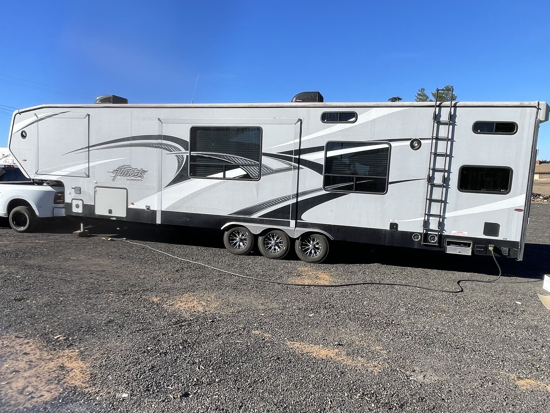 5th Wheel Toy Hauler