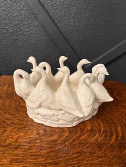 Vintage circle of geese