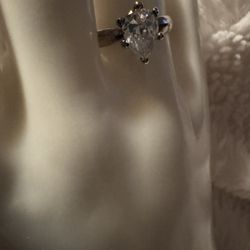 Stunning Vintage Pear Shaped CZ Sterling Ring, size 7