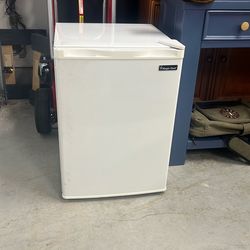 Magic Chef Mini Fridge