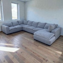 HUGE GRAY SECTIONAL COUCH
