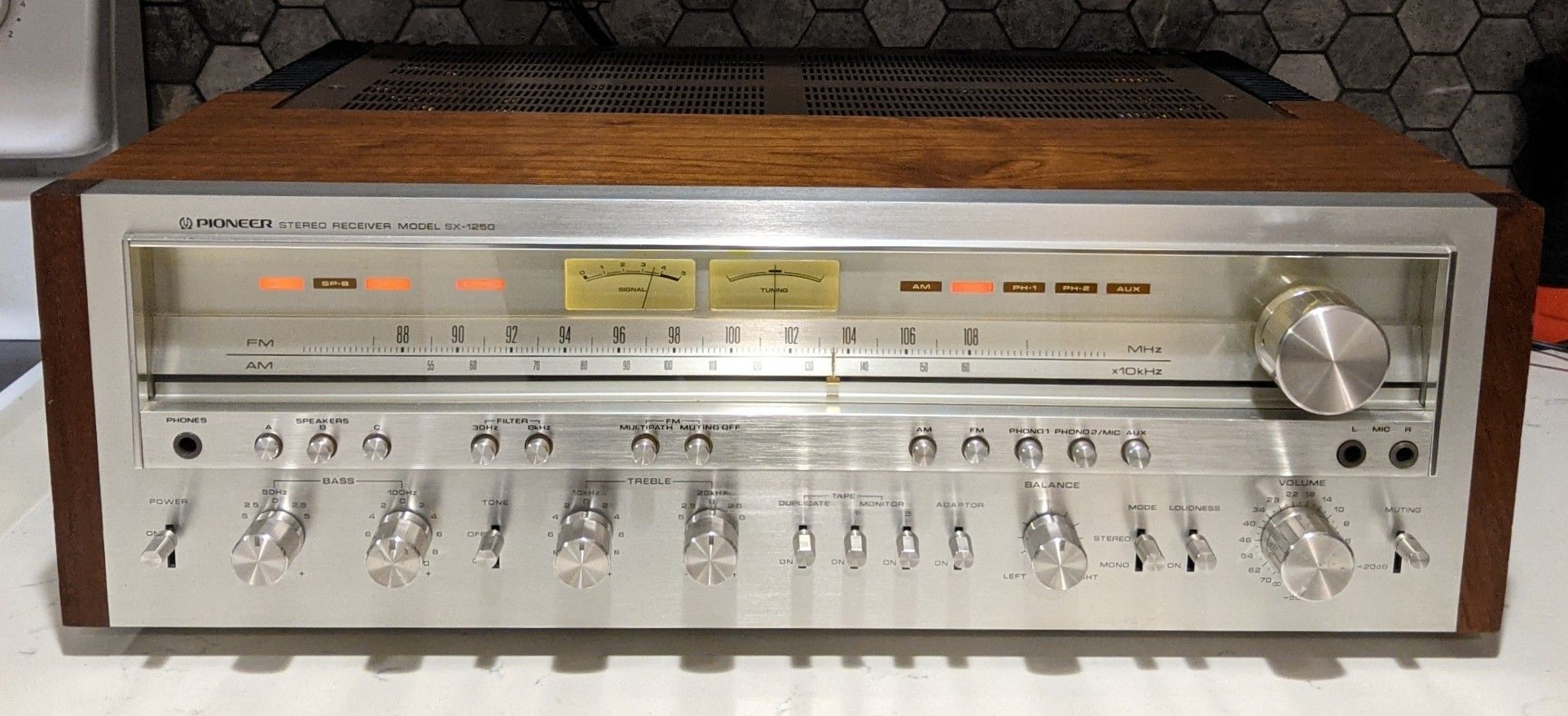 Vintage Pioneer SX-1250 Stereo Receiver