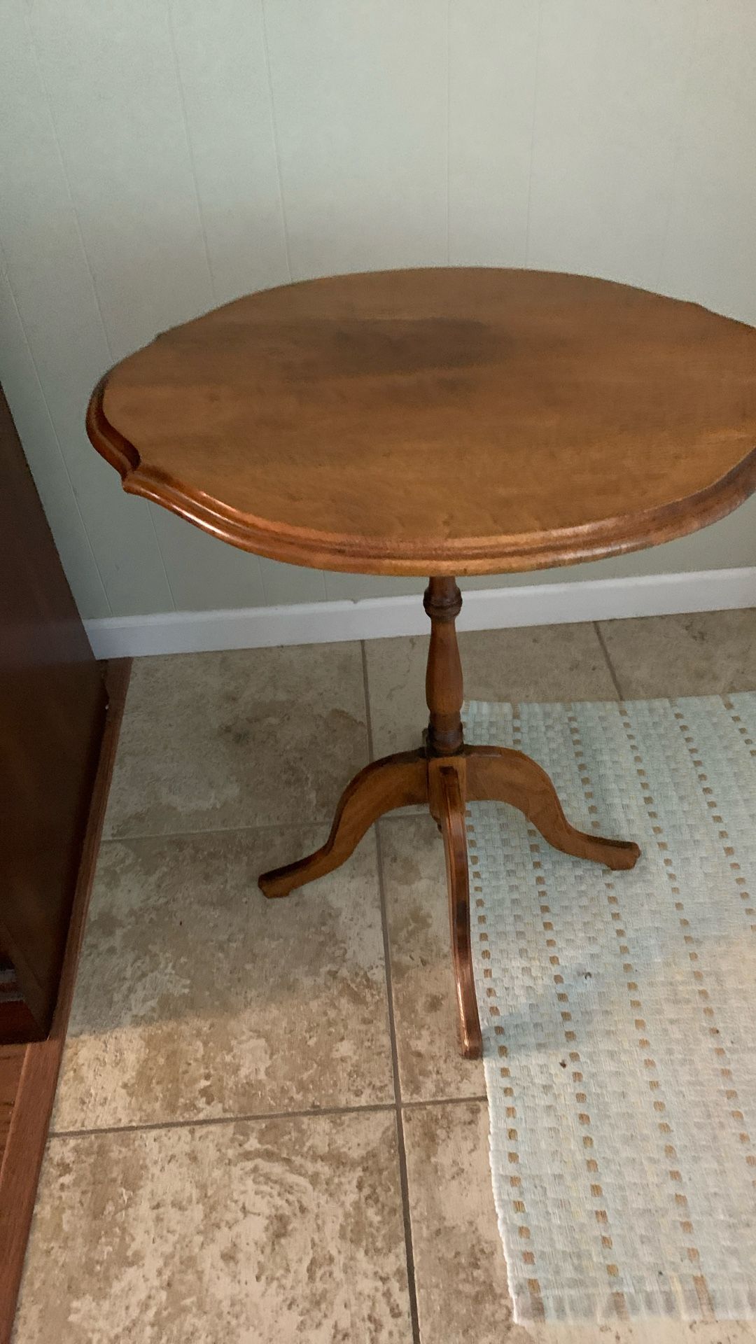 Collapsing End Table. 281/2” Tall