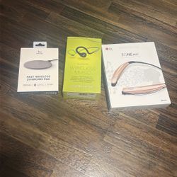 Headphones And Fast Wireless Charging Pad