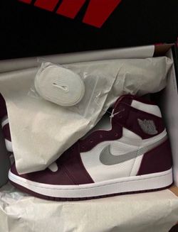 Jordan 1 High OG Bordeaux Size 9 DS