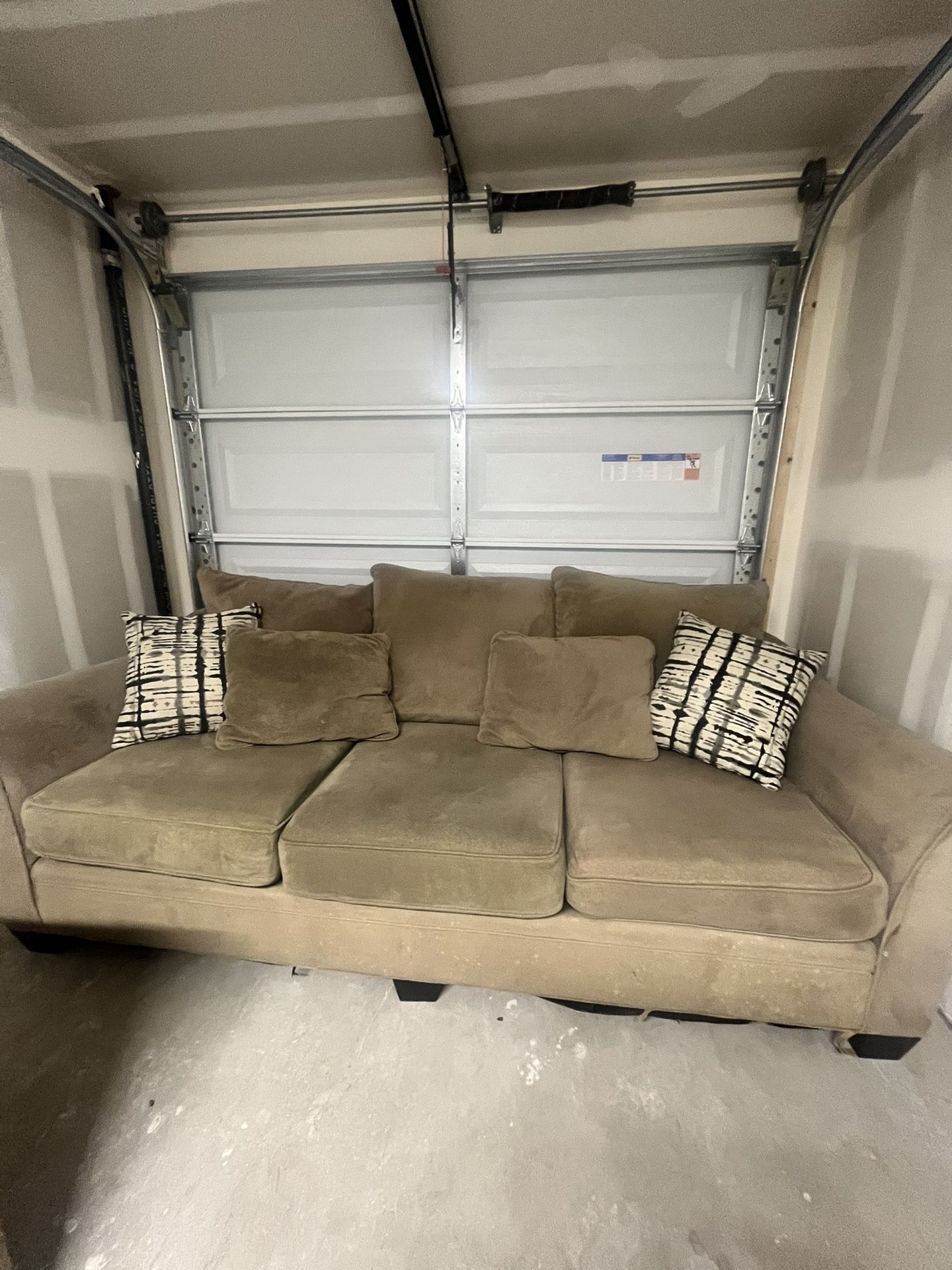 Free Couches PICK UP ONLY 