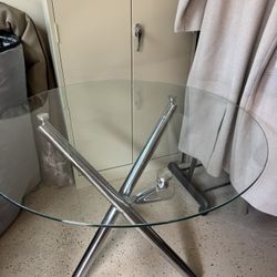 Modern Glass Dining Table – 35” Round x 30” High
