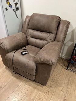 Ashley Stoneland Power Rocker Recliner – Mint Condition