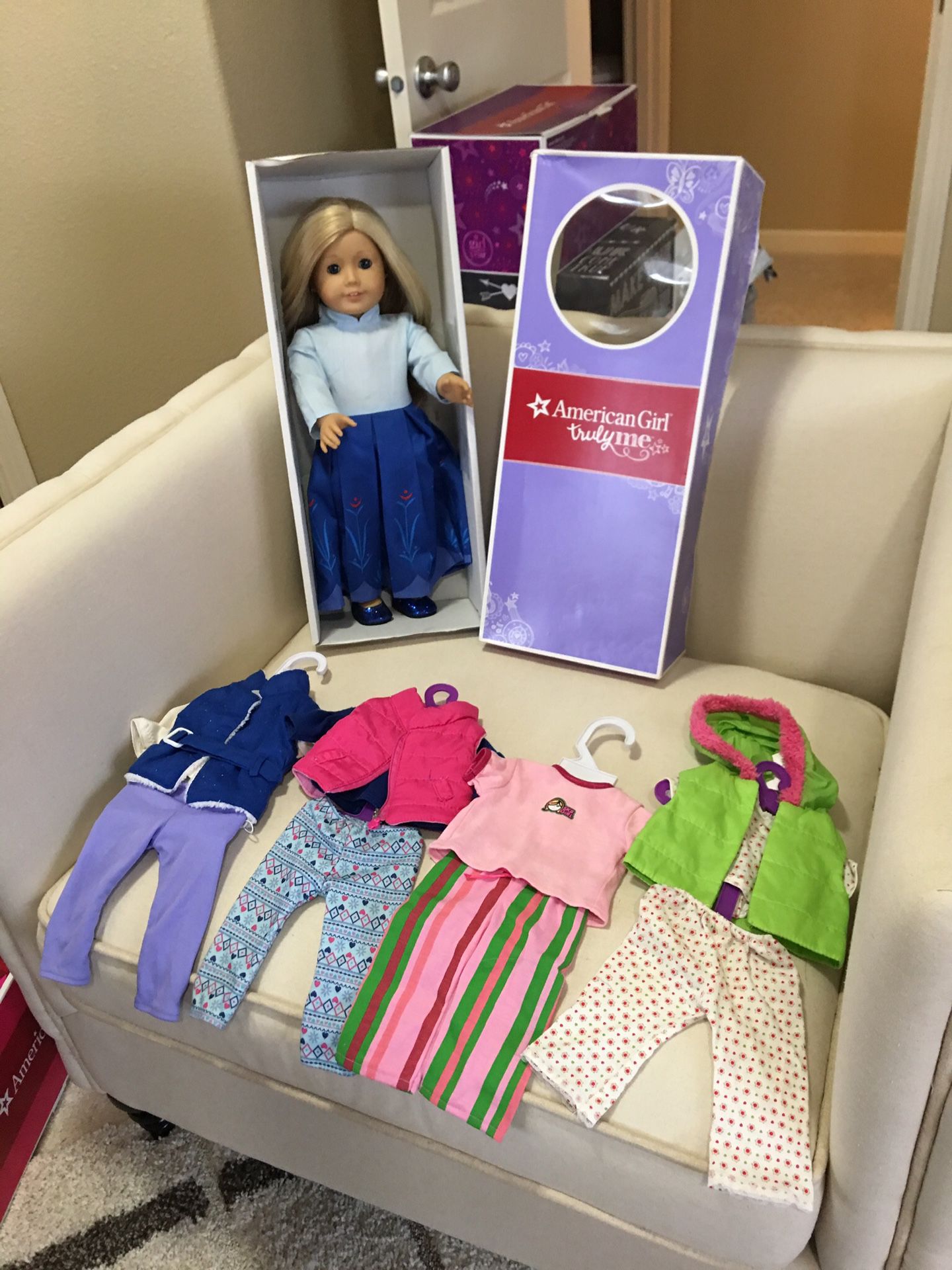 American girl doll 18in Truly Me.. LIKE..NEW..W/extra clothes.. $100.. FIRM